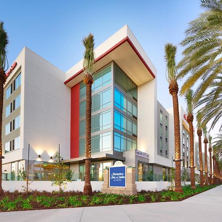 Hampton Inn & Suites Anaheim Resort Convention Center Exterior photo